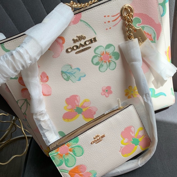 Coach Tote and wallet - Picture 1 of 7